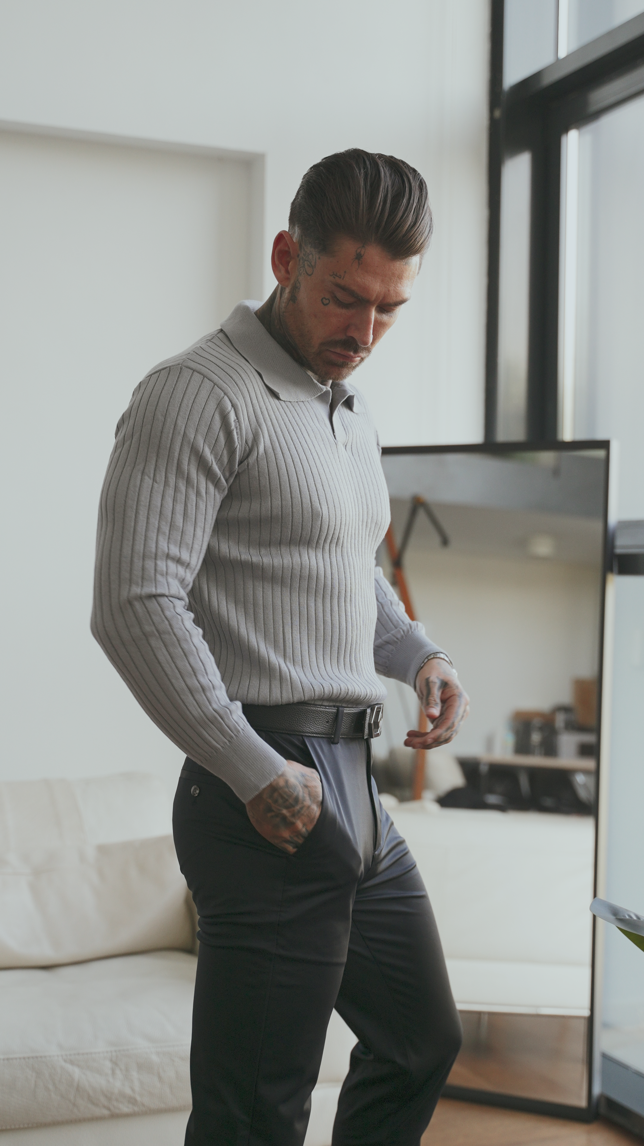 Pull Sogno texturé de Danoir Paris, vue de face, montrant la texture douce et le style décontracté du vêtement.