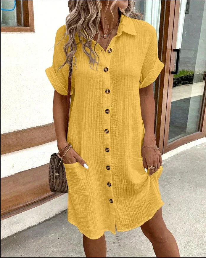 Robe polo élégante Dunya de Danoir Paris, blanche, ceinture intégrée, tissu fluide et chic pour un style sophistiqué.