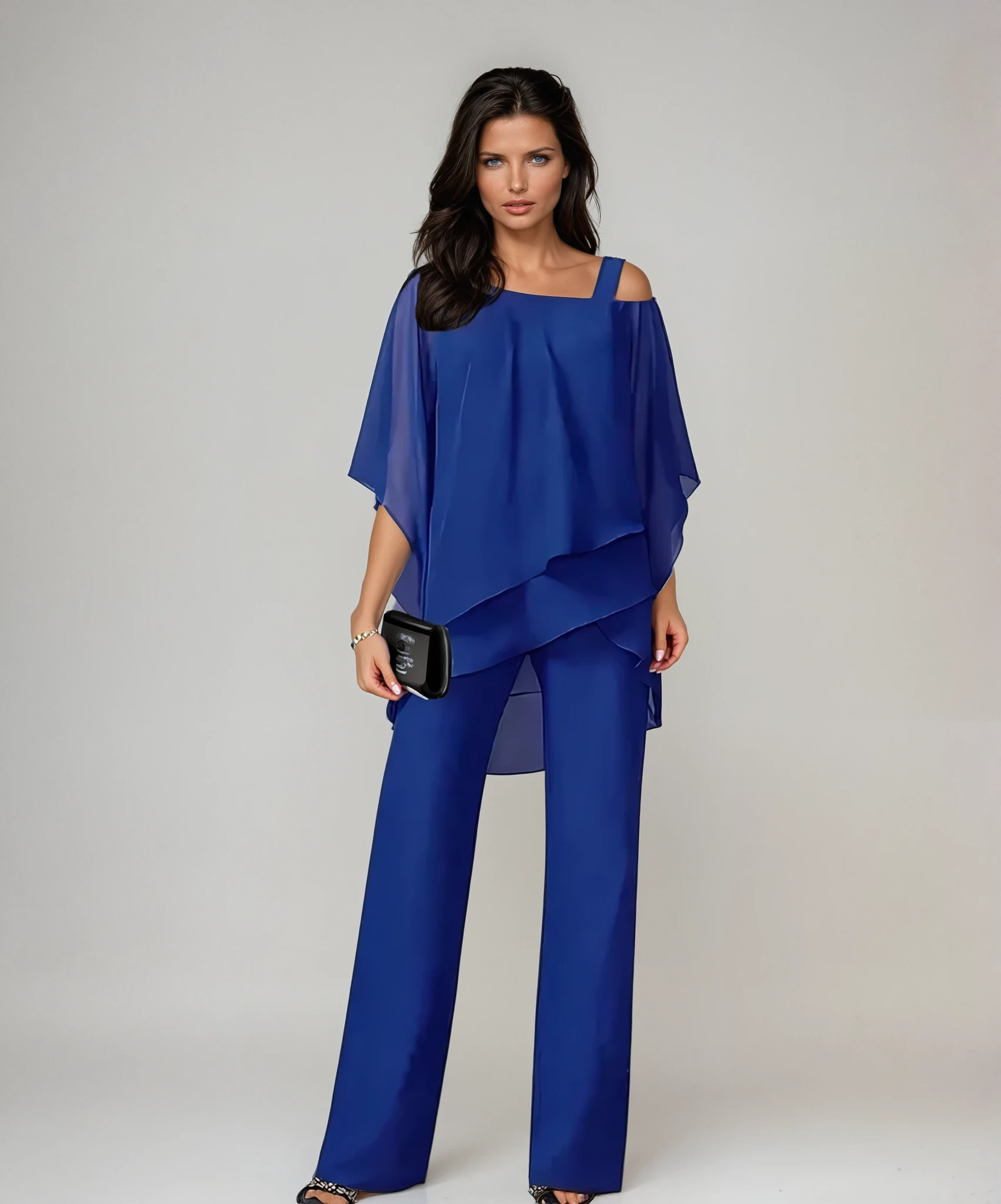 Robe élégante en deux pièces Danoir Paris, modèle Kendra, en tissu blanc chic avec détails sophistiqués.