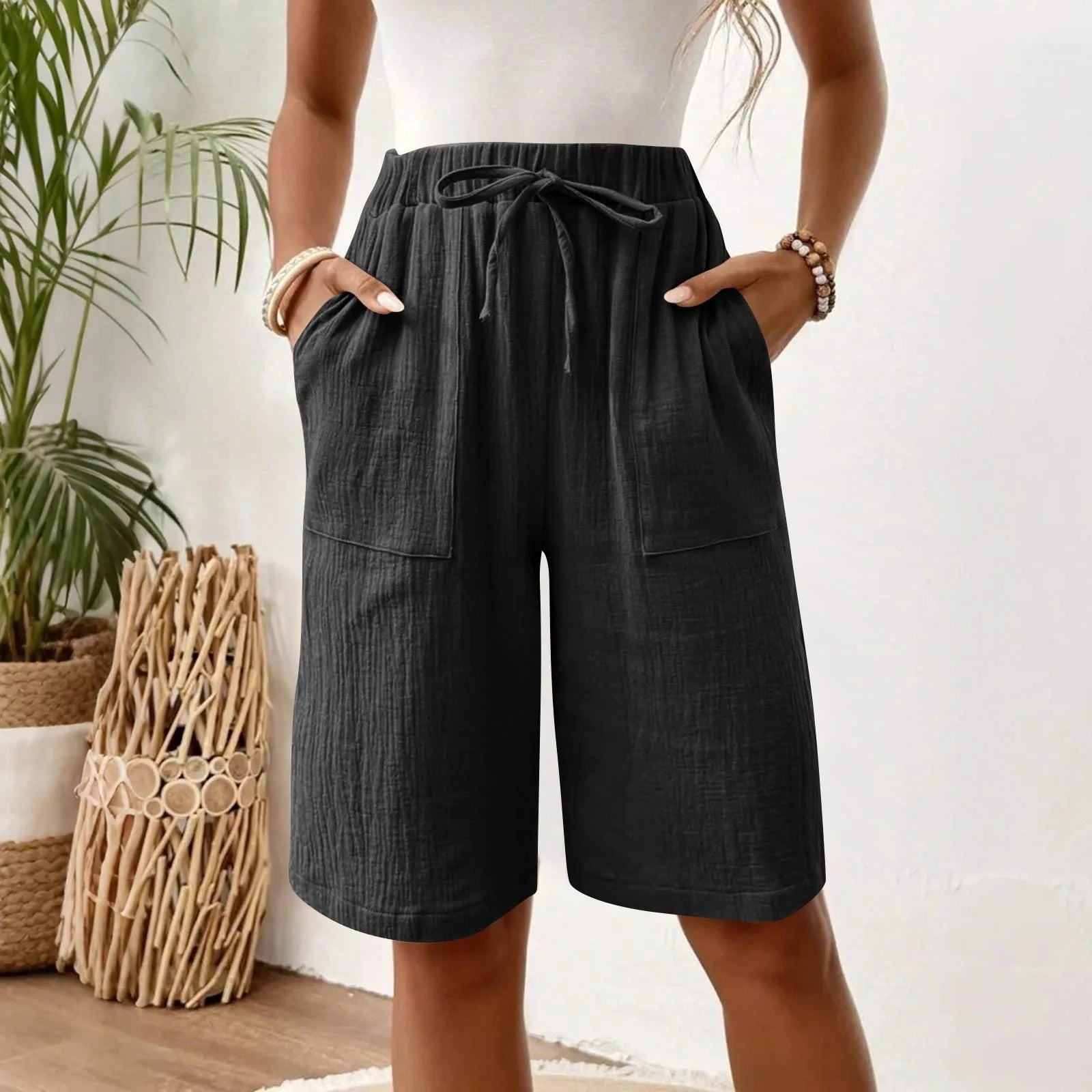 Shorts en coton lin Sienna de Danoir Paris, coupe décontractée avec ceinture et poches, tissu léger et confortable pour l'été.