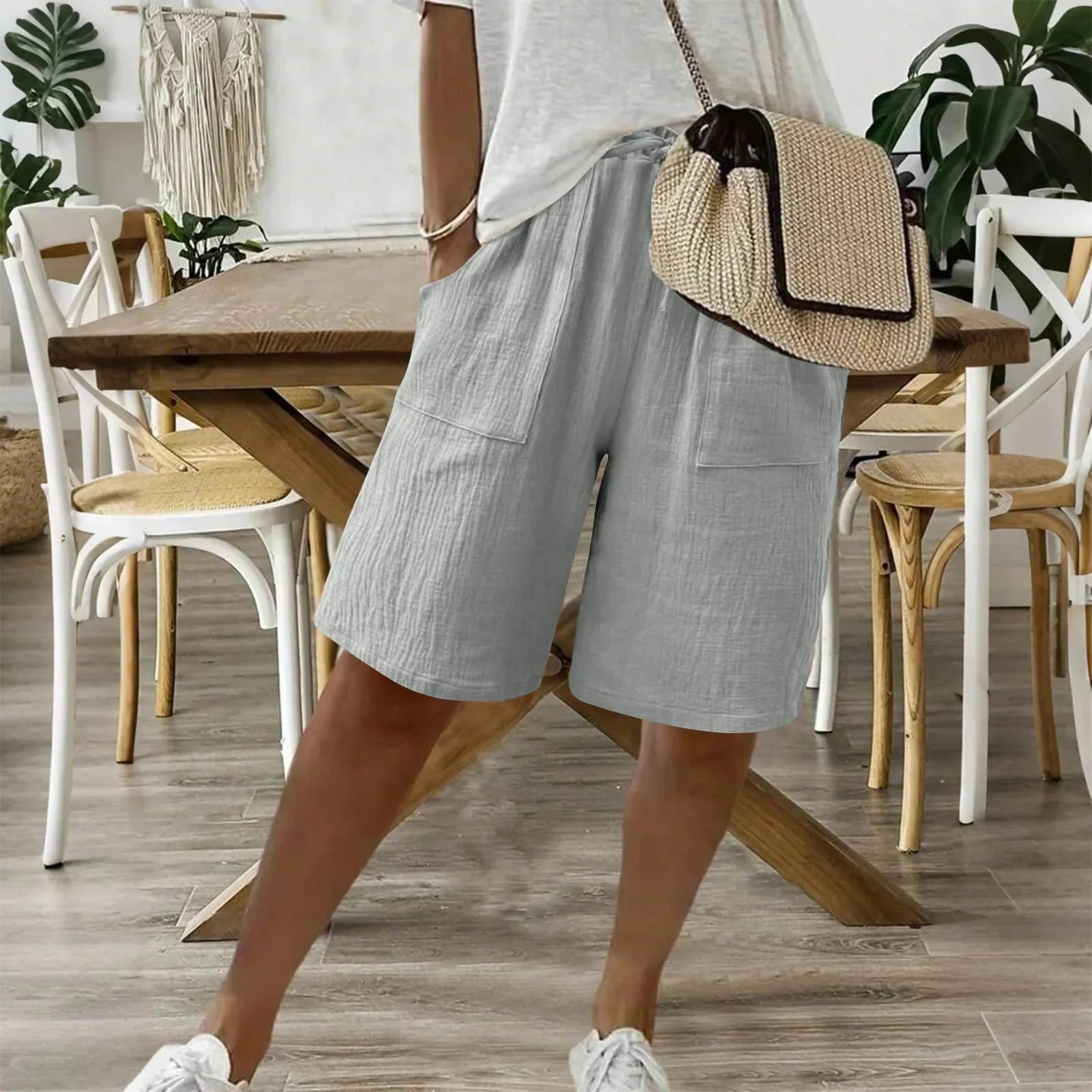 Shorts en coton lin Sienna de Danoir Paris, vêtement léger et confortable pour l'été, avec une coupe décontractée.