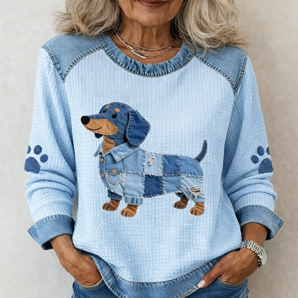 Blouse Danoir Pairs™ pour femme avec motif patchwork de chiot doux, tissu léger et détails élégants, de la marque Danoir Paris.