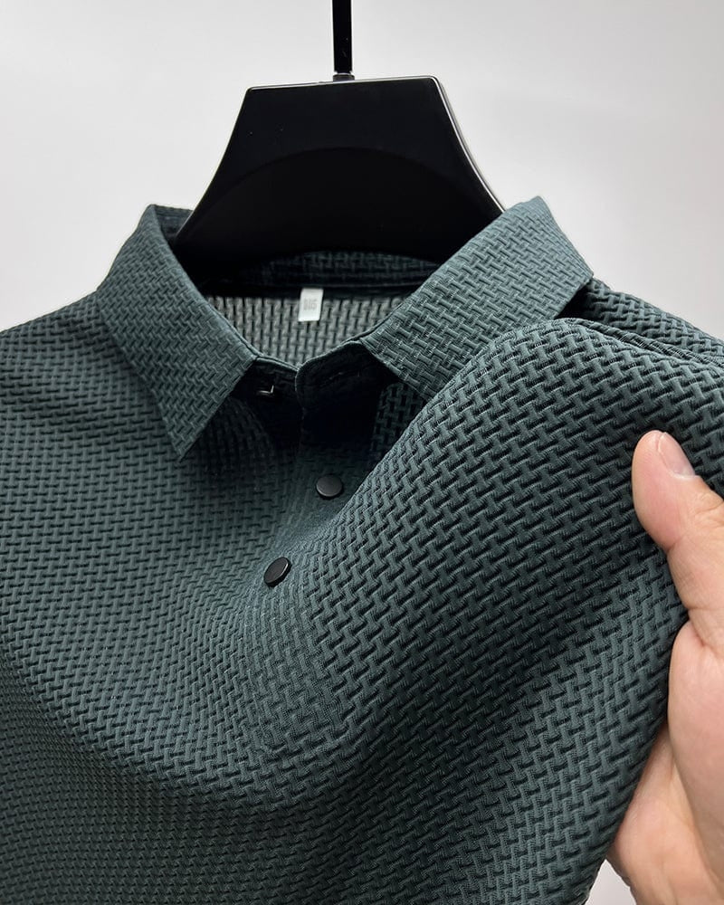 Polo homme luxe Danoir Paris en coton avec col classique et logo discret, porté sur mannequin dans un style élégant.