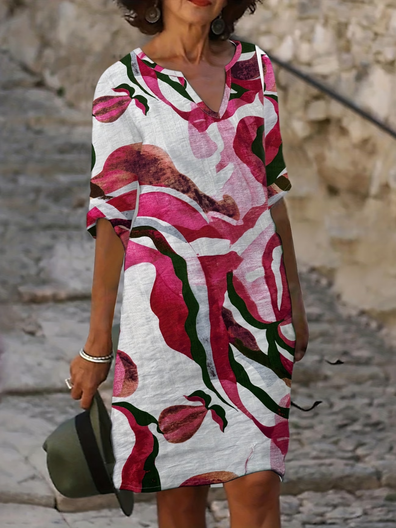 Robe d'été légère Danoir Paris Emma en tissu bleu léger avec détails élégants, vue de face.