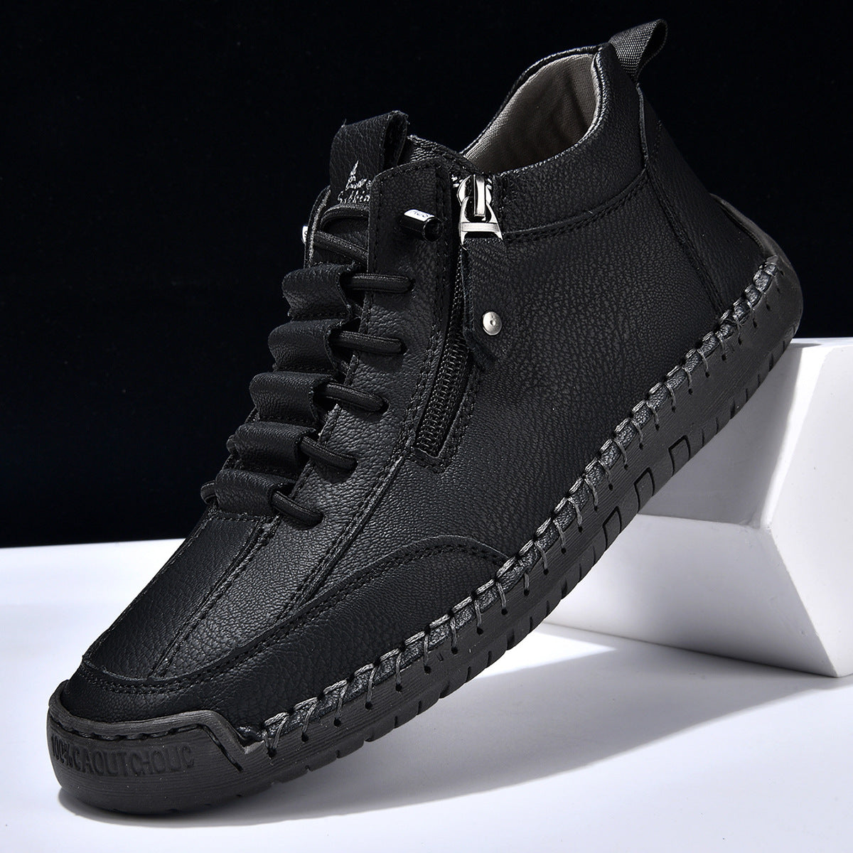 Chaussures en nabuk Danoir Paris pour homme avec fermeture éclair, détails élégants et finition soignée.