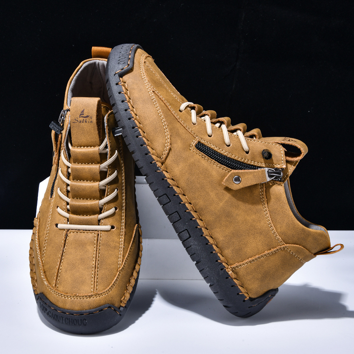 Chaussures en nabuk pour homme avec zip de la marque Danoir Paris, détails élégants et finition soignée visible sur l'image.