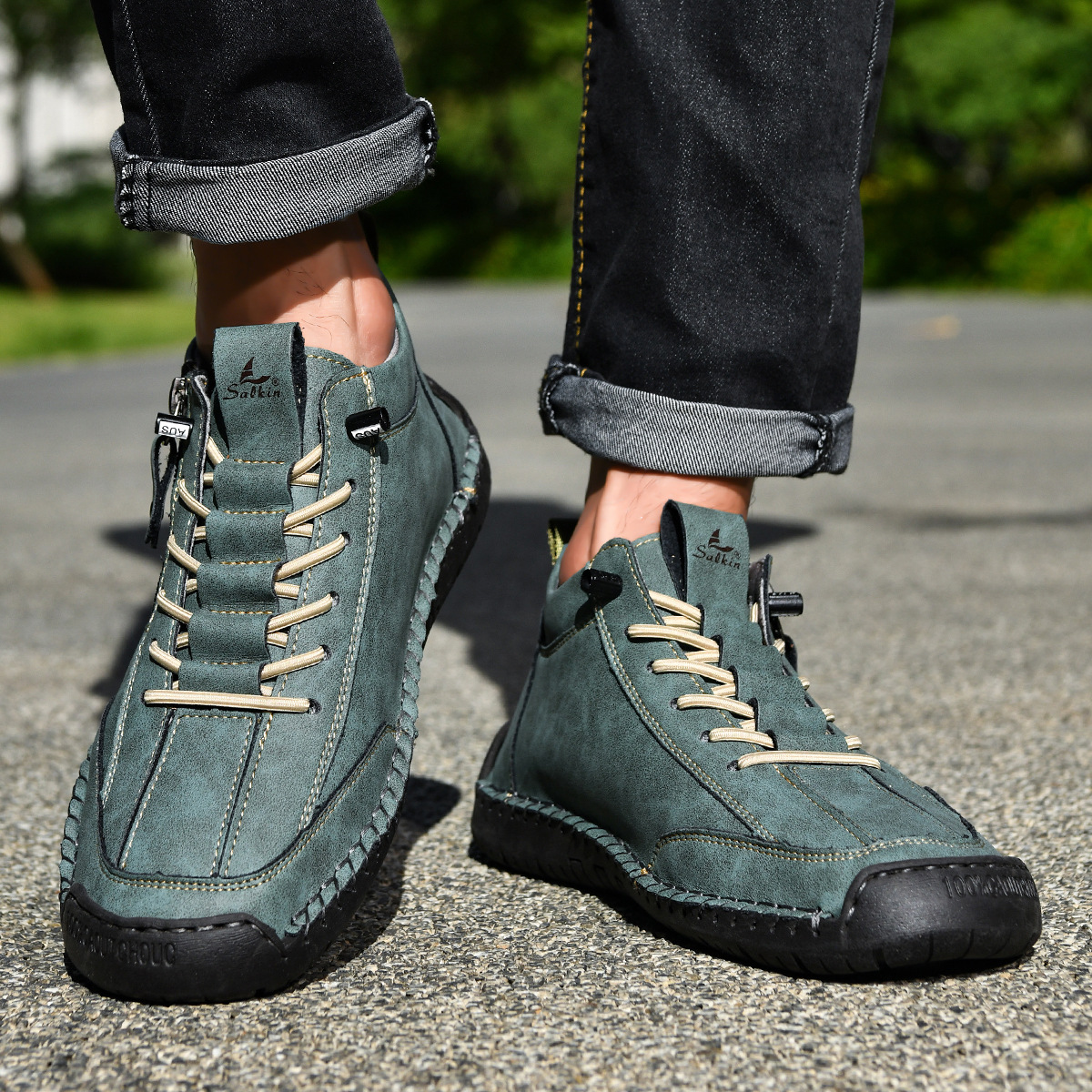 Chaussures en nabuk Danoir Paris pour homme avec zip, élégantes et confortables, vue de profil.