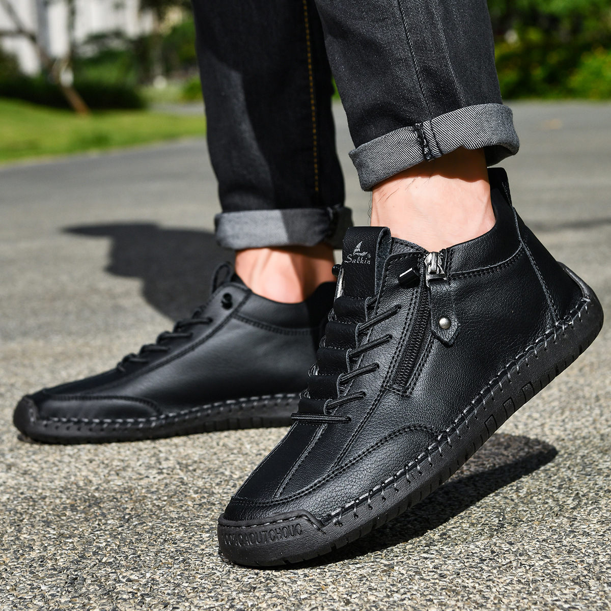 Chaussures en nabuk Danoir Paris pour homme avec fermeture éclair, design élégant et moderne.