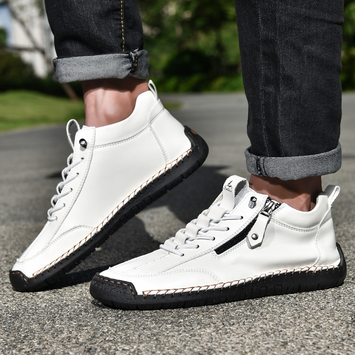 Chaussures en nabuk Danoir Paris pour homme avec fermeture éclair, style élégant et moderne, visibles en détail sur l'image.