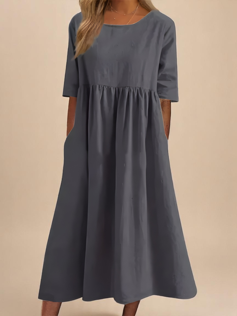 Robe en coton aérée Inaya de Danoir Paris, bleu ciel, légère et confortable, idéale pour l'été.