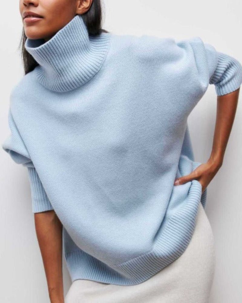 Pull roulé Danoir Paris Evy, pull à col roulé confortable et chic, en laine douce, porté sur un mannequin.