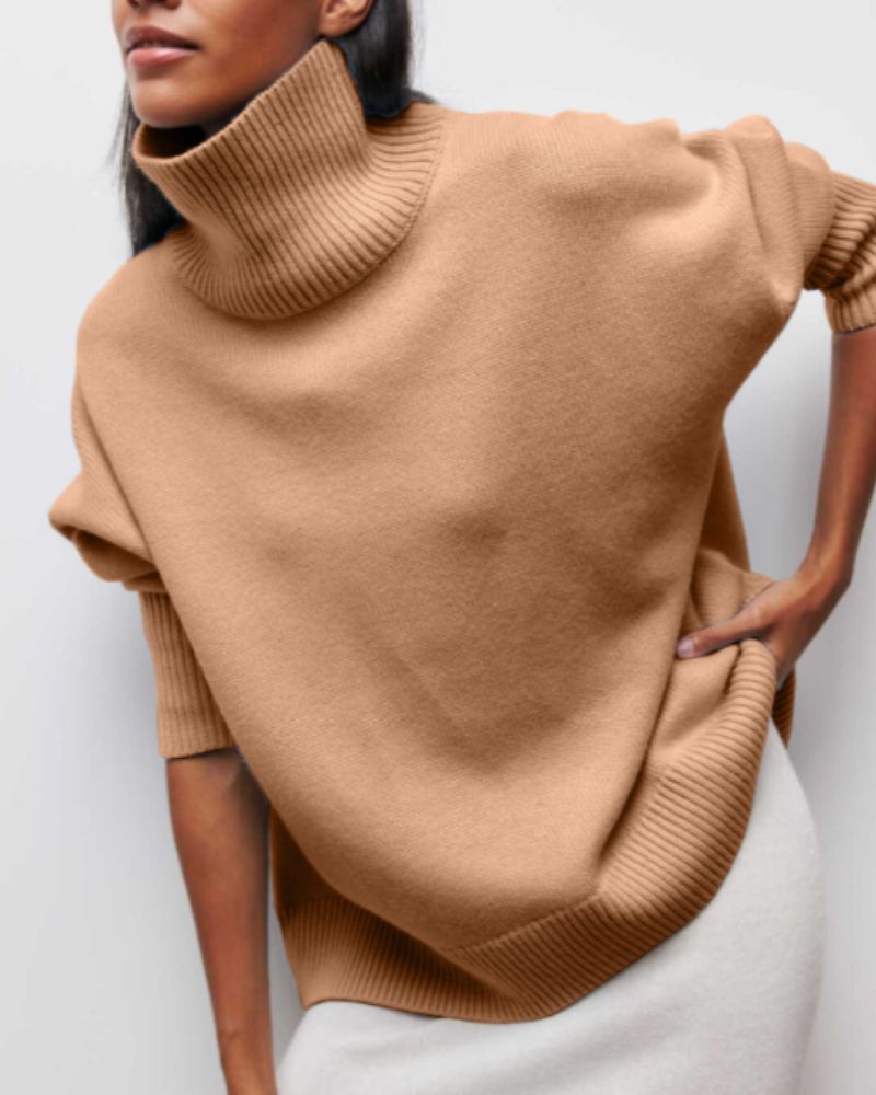 Pull roulé Danoir Paris Evy, sweat-shirt confortable et chic en tissu doux, porté sur un mannequin.