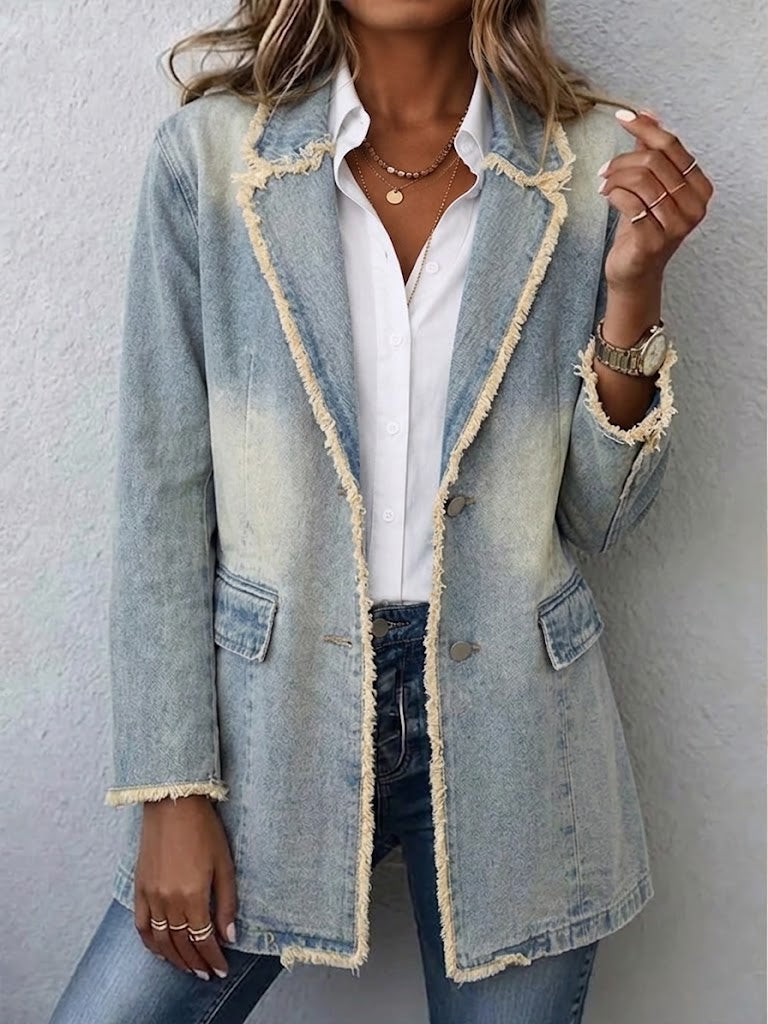 Blazer surdimensionné vintage Dionne en denim bleu clair de Danoir Paris, style décontracté et tendance.