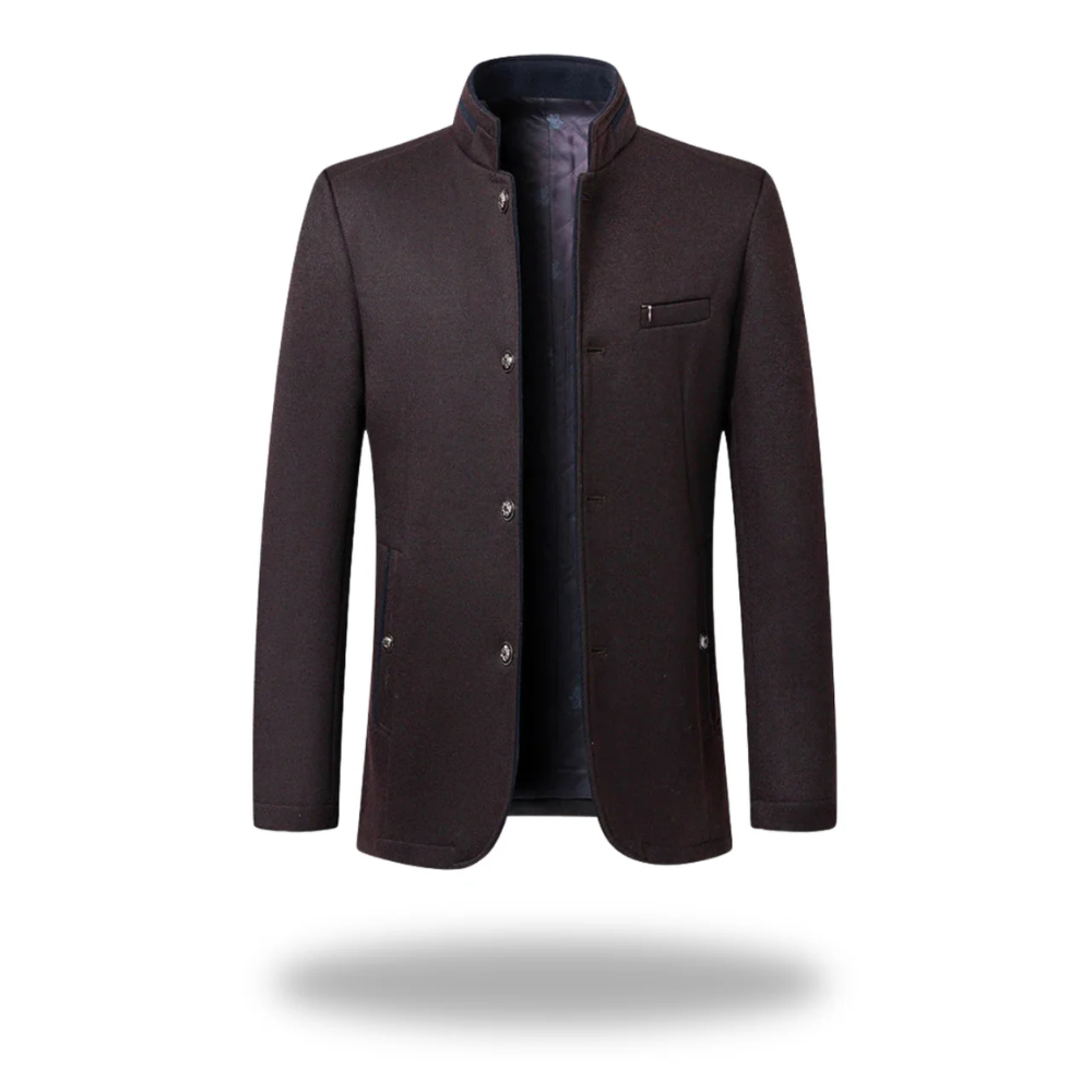 Blazer masculin élégant Danoir Paris en tissu foncé, porté sur un mannequin, avec col classique et boutons visibles.