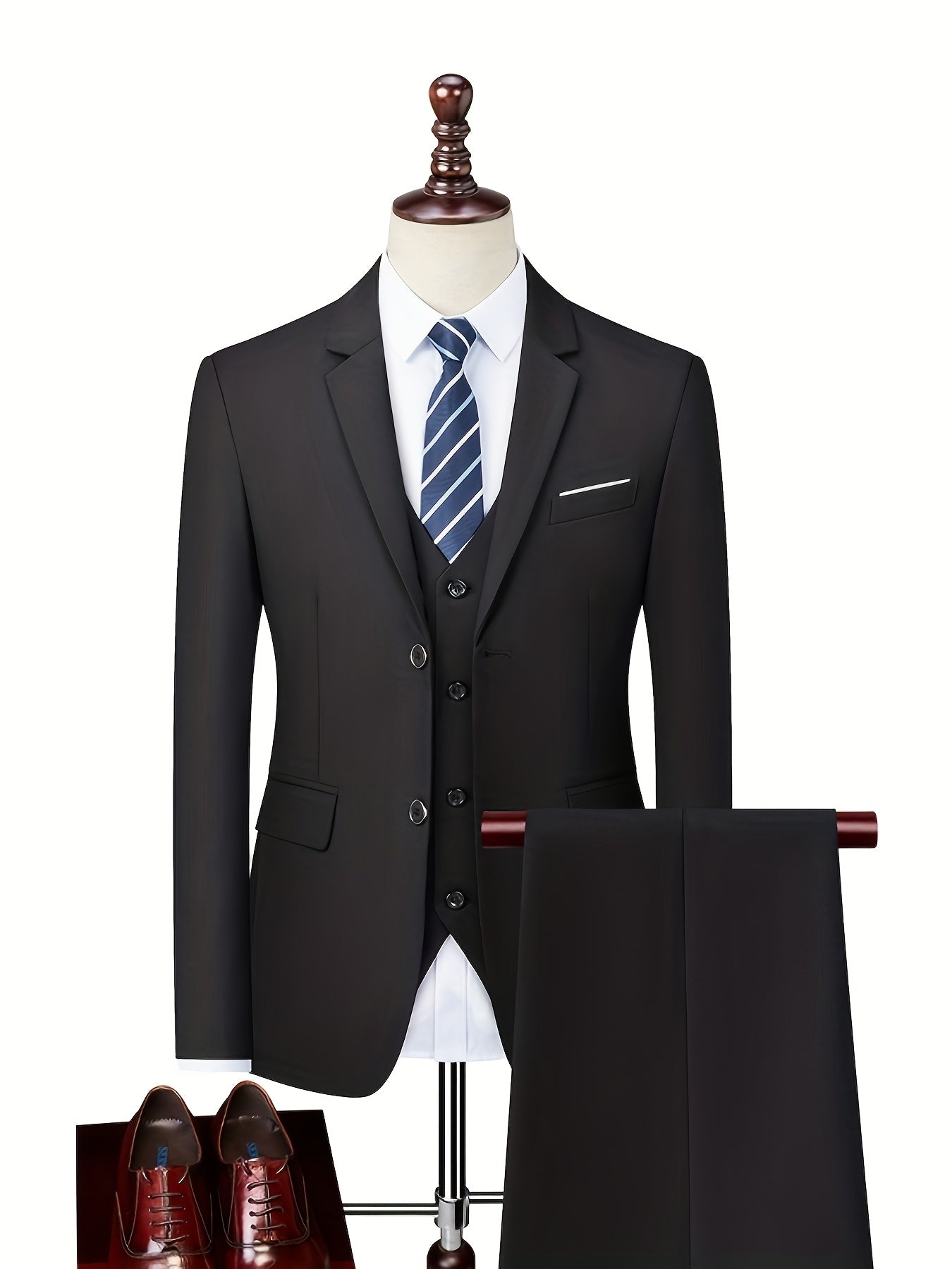 Costume moderne pour homme de Danoir Paris, veste et pantalon élégants, tissu tendance, style contemporain et masculin.