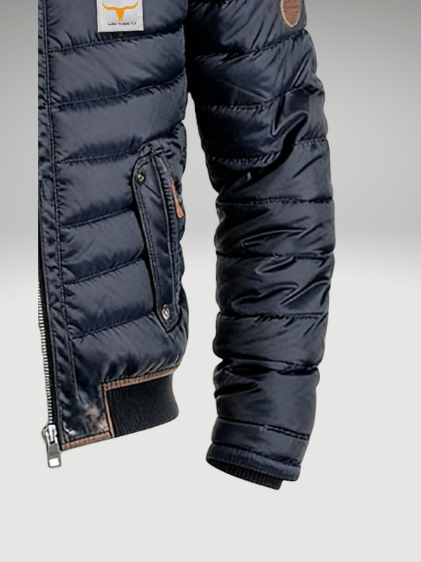 Veste matelassée premium Danoir Paris pour femme, tissu chaud et élégant, avec fermeture éclair et col montant.