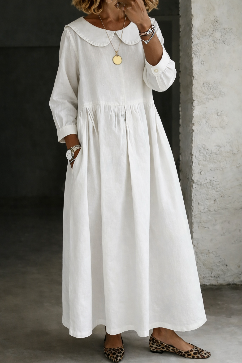 Robe en denim Clara Danoir Paris avec col Peter Pan, vue de face, détails du tissu et style classique.