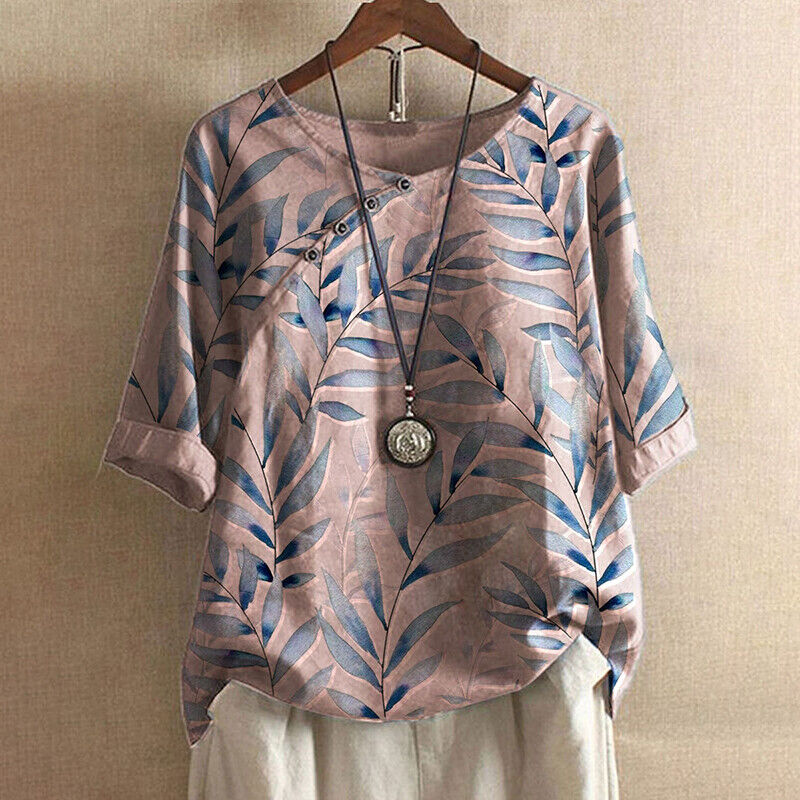 Blouse printanière élégante Claudine de Danoir Paris avec motifs floraux et coupe fluide, portée sur mannequin.