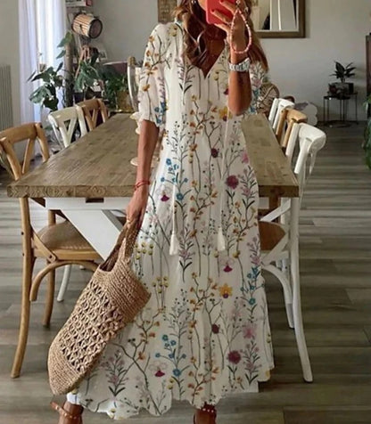 Robe bohème chic Ines de Danoir Paris en tissu bleu avec détails élégants, portée sur un mannequin.