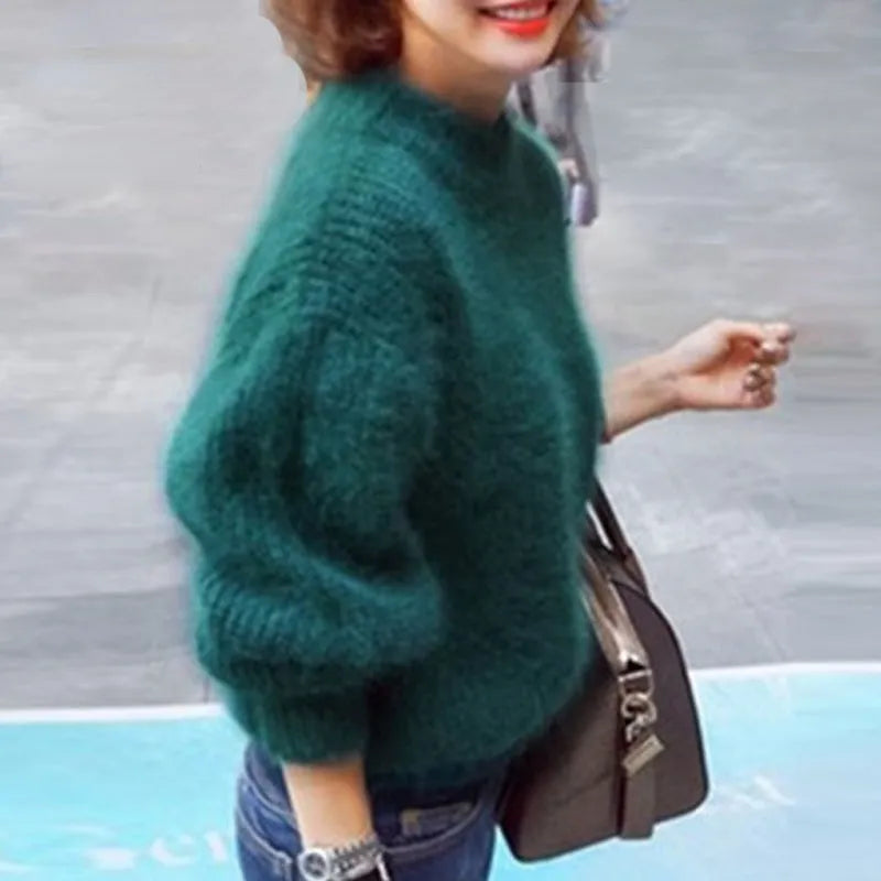 Pull roulé élégant froid Danoir Paris Jessica en bleu, vue de face, tissu doux et coupe raffinée, style chic et confortable.