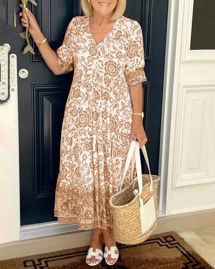 Robe fluide légère Madison de Danoir Paris, couleur bleue, coupe flatteuse et élégante, portée avec des détails subtils.
