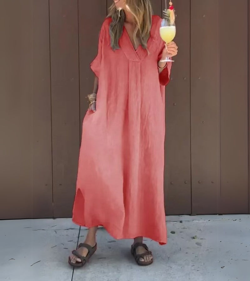 Robe fluide élégante Marina de Danoir Paris, tissu léger et coupe sophistiquée, portée avec accessoires pour une allure chic.