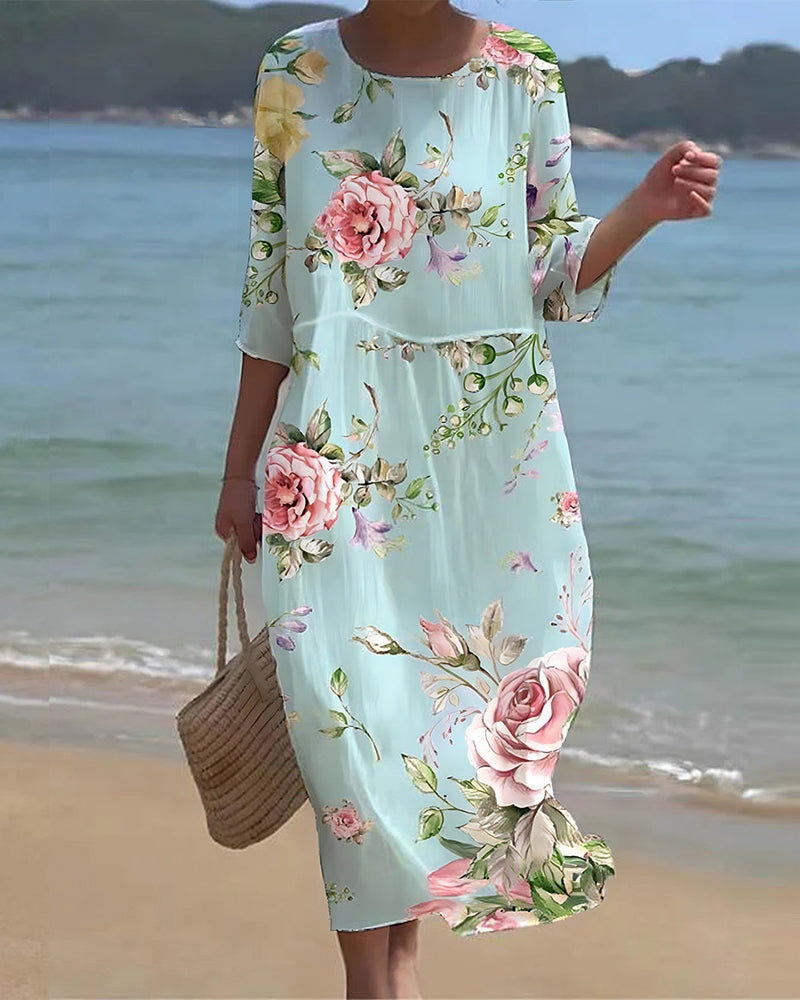 Robe chic à fleurs Miranda de Danoir Paris, en bleu, avec coupe élégante et motifs floraux, portée sur un mannequin.