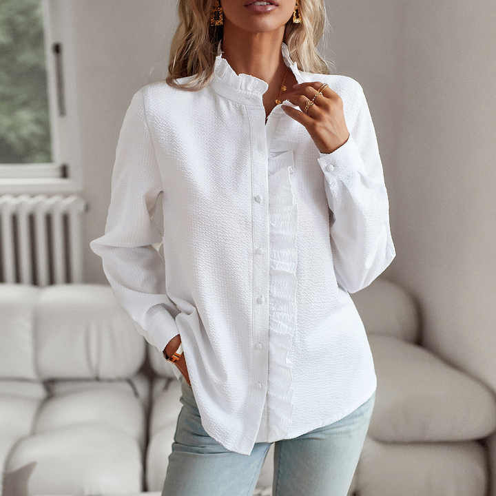 Chemise élégante Alice de Danoir Paris, blouse confortable en tissu léger, portée sur un mannequin blanc.