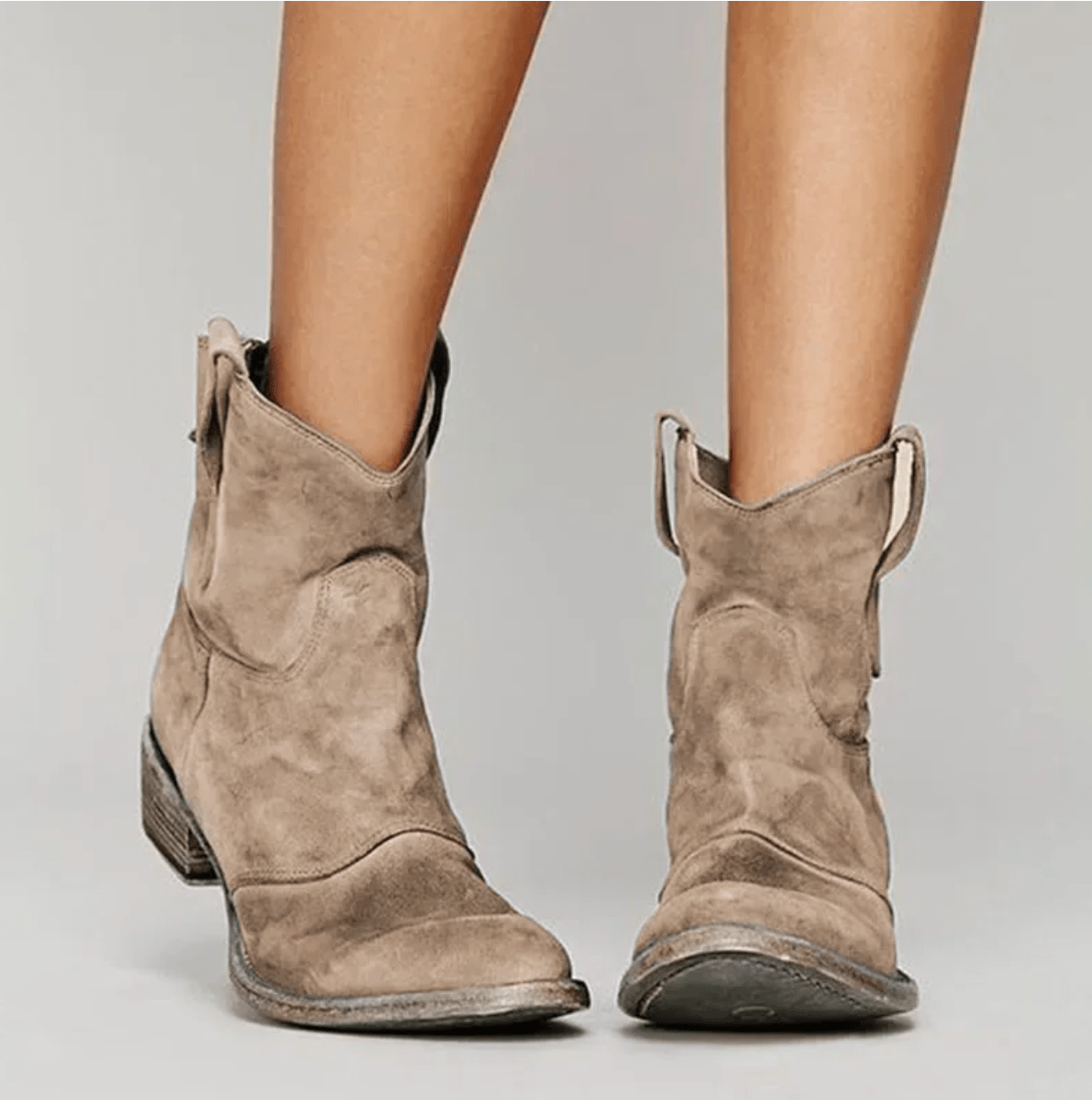 Bottes orthopédiques Charlotte en daim bleu de Danoir Paris, confortables et élégantes pour un maintien optimal.
