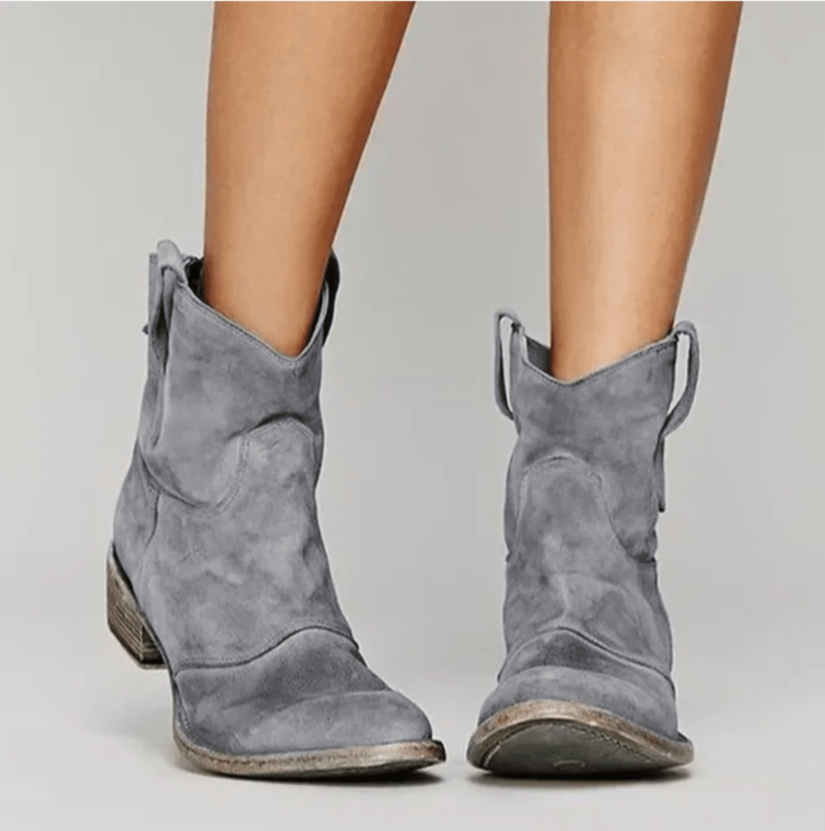 Bottes orthopédiques en daim Charlotte de Danoir Paris, chaussures bleues confortables et élégantes pour le soutien du pied.
