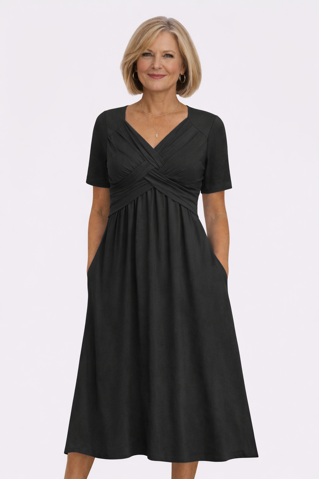 Robe Amanda élégante de Danoir Paris, coupe flatteuse, en tissu noir avec détails sophistiqués, idéale pour une allure chic.