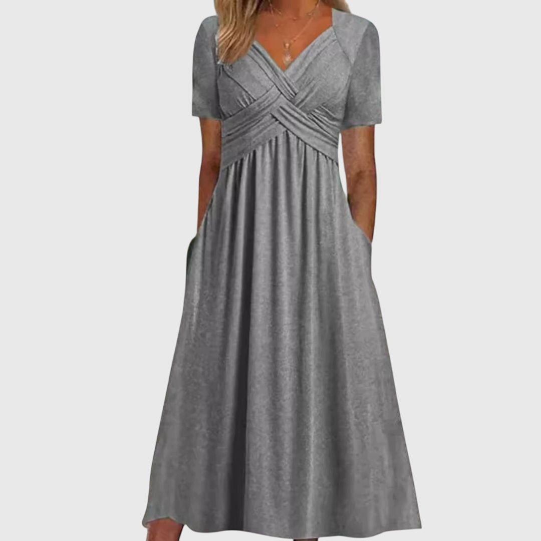 Robe Amanda de Danoir Paris, élégante robe flatteuse en tissu léger, portée avec style, vue de face sur mannequin.
