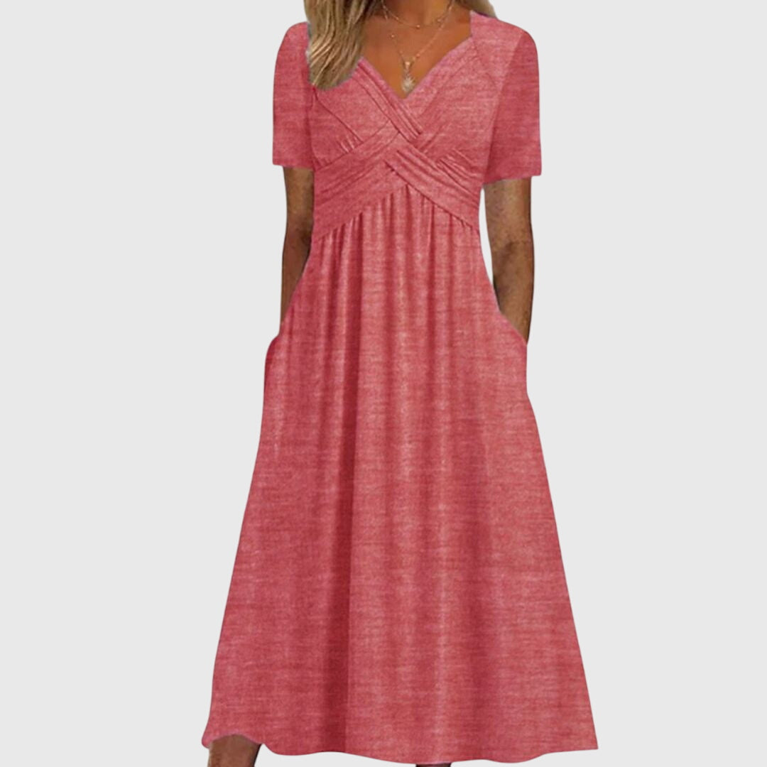 Robe Amanda Danoir Paris élégante et flatteuse en tissu fluide, portée par un mannequin dans une tenue chic.