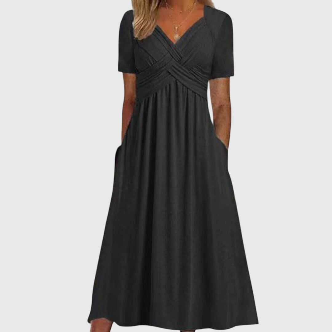 Robe Amanda de Danoir Paris, vêtement flatteur en tissu léger, portée élégante et féminine, vue de face.