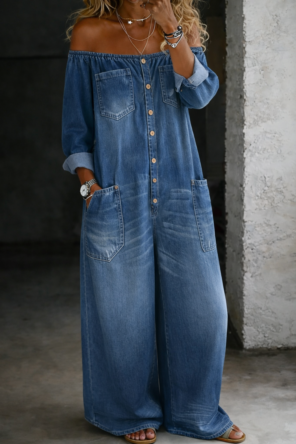 Combinaison bleu Danoir Paris Elena à épaules dénudées à manches longues, style élégant et tendance pour femme.