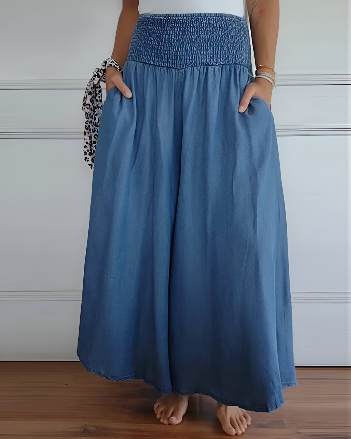 Pantalon confortable Lorraine™ de Danoir Paris avec taille élastique, tissu doux et coupe décontractée visible sur l'image.