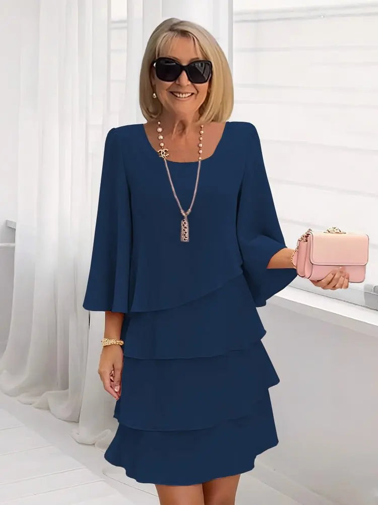 Robe Catherine en tissu élégant avec volants, couleur blush, taille XS, de la marque Danoir Paris, portée avec détails délicats.