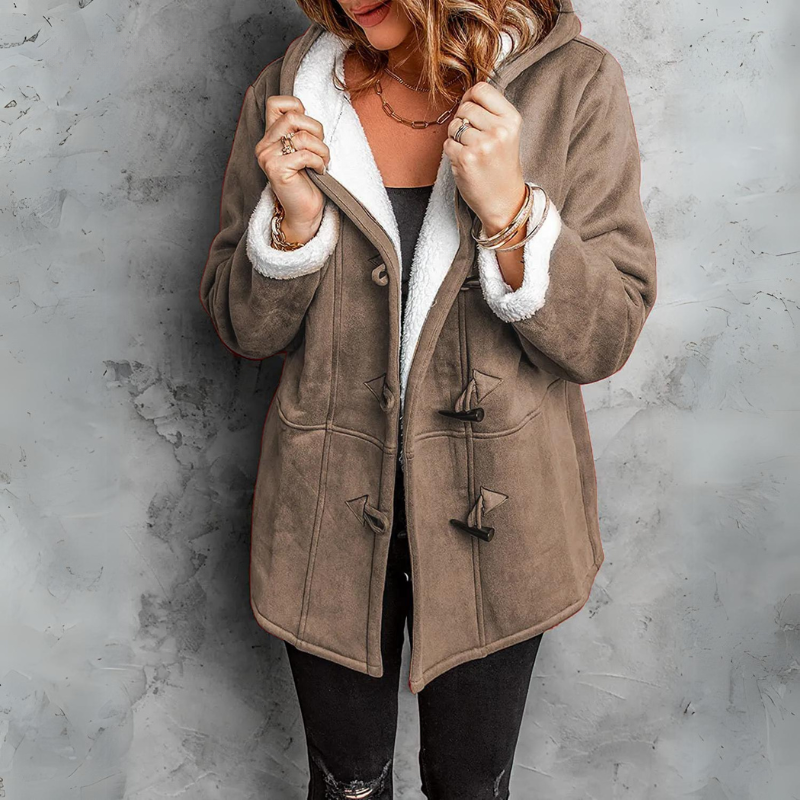 Manteau élégant pour femme Danoir Paris Denise, coupe sophistiquée en tissu Bordeaux, visible avec col et manches longues.