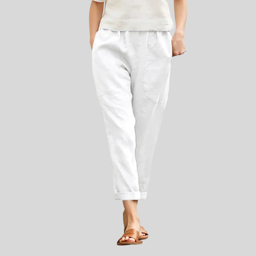 Pantalons amples Danoir Paris Kriza avec poches, ligne décontractée, tissu léger, porté en style casual.