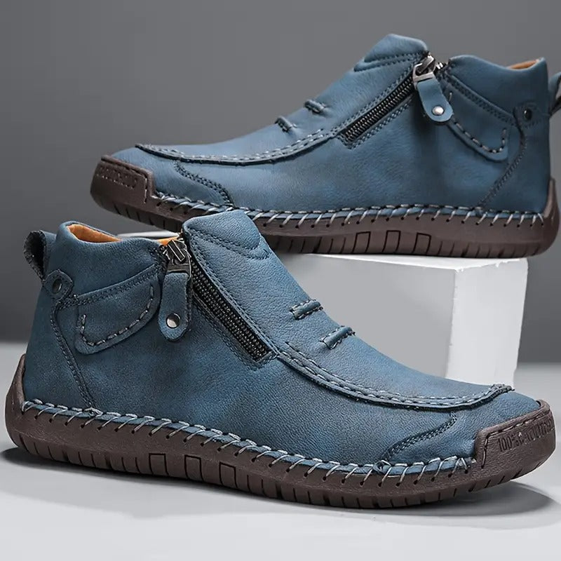 Chaussures confort Ulrik à fermeture éclair latérale de Danoir Paris, en cuir noir avec semelle antidérapante.