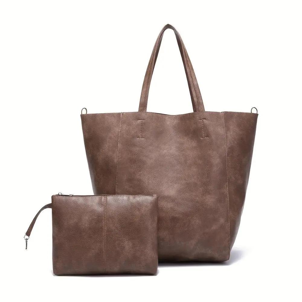 Grand sac à main vintage inspiré Renee de Danoir Paris, en cuir beige avec poignées en bois et détails élégants.