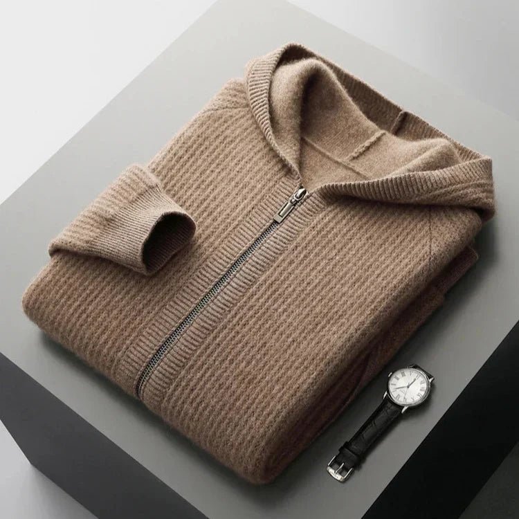 Hoodie en cachemire de luxe Robin par Danoir Paris, couleur camel, taille XS, douceur et élégance visible sur le vêtement.