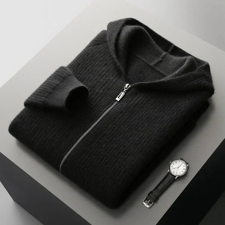 Sweat à capuche en cachemire camel Danoir Paris Robin, coupe confortable, tissu doux et luxe, porté en taille XS.