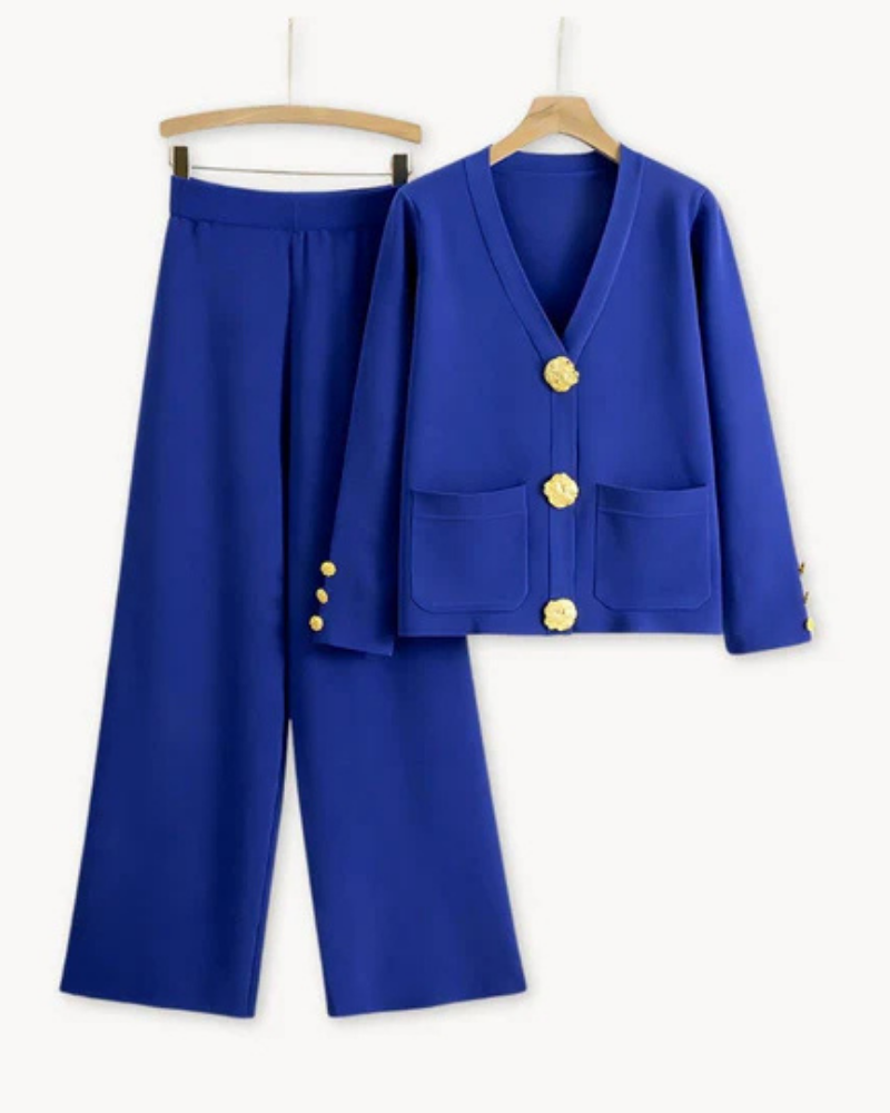 Ensemble tricot élégant Celeste de Danoir Paris, pull et pantalon en maille douce et sophistiquée.