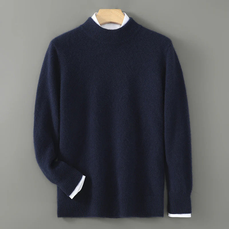 Pull en cachemire Danoir Paris, élégant et doux, porté par un modèle, mettant en valeur la texture et la coupe sophistiquée.