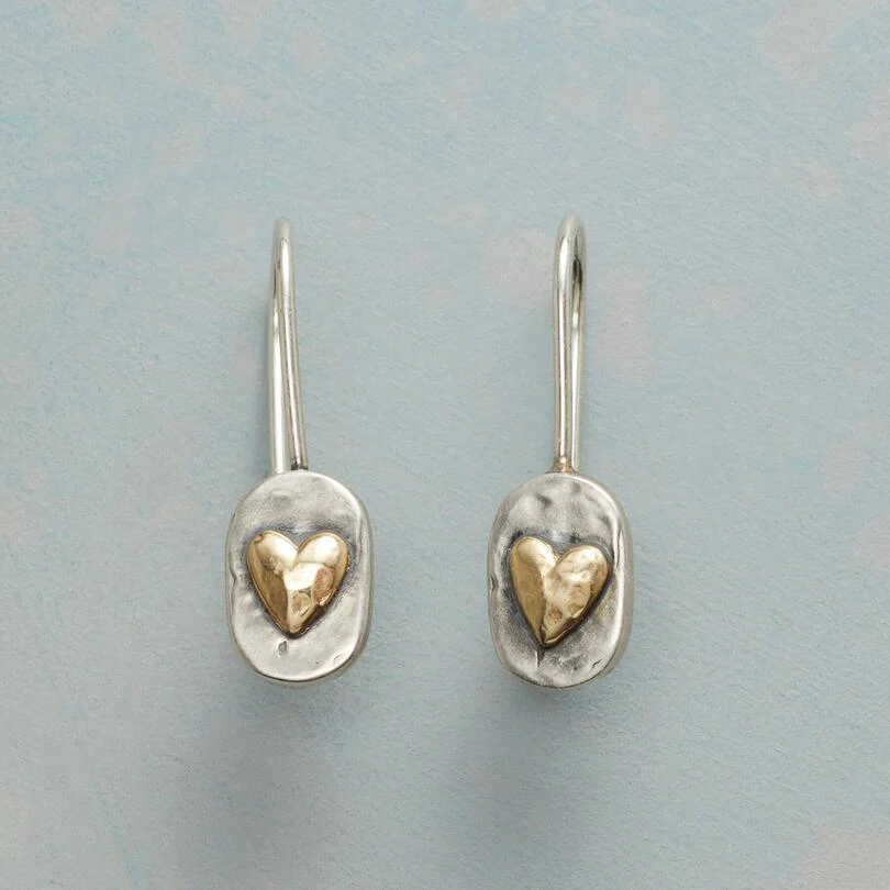 Boucles d'oreilles en cœur en argent et or Danoir Paris, bijoux élégants et délicats pour oreilles.