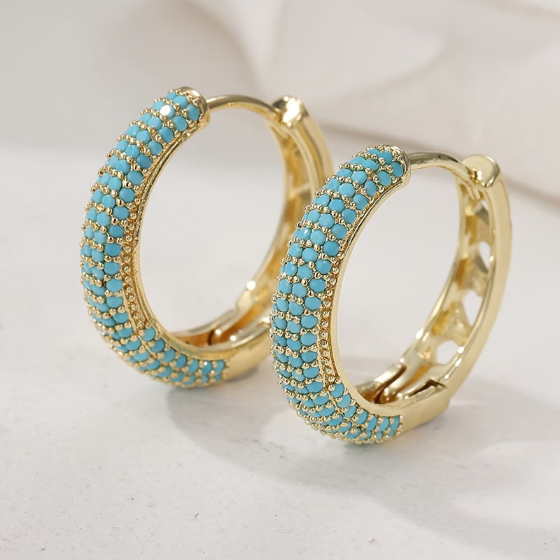 Boucles d'oreilles turquoise charmantes de Danoir Paris, finition élégante avec pierres colorées.