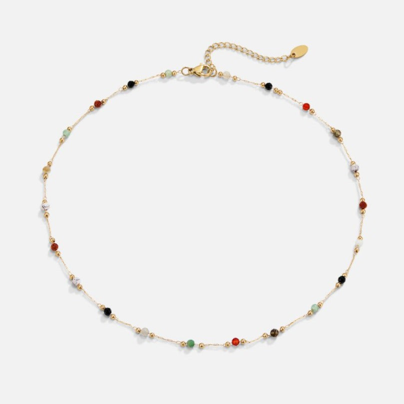 Collier minimaliste avec pierre de Danoir Paris, chaîne fine avec pendentif en pierre naturelle pour un look élégant.