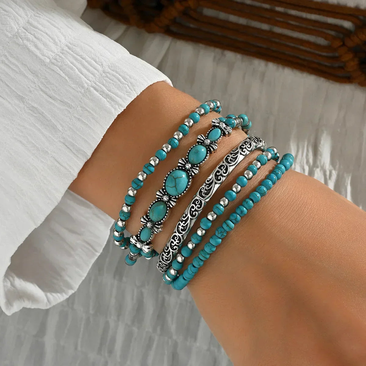 Ensemble de bracelets boho avec perles turquoises de Danoir Paris, assortis, style décontracté et mode bohème.