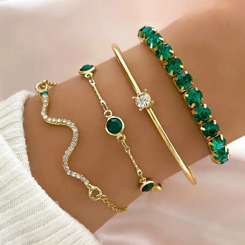 Ensemble de bracelets vintage Danoir Paris avec zirconia verte, bijoux élégants et raffinés en style rétro.
